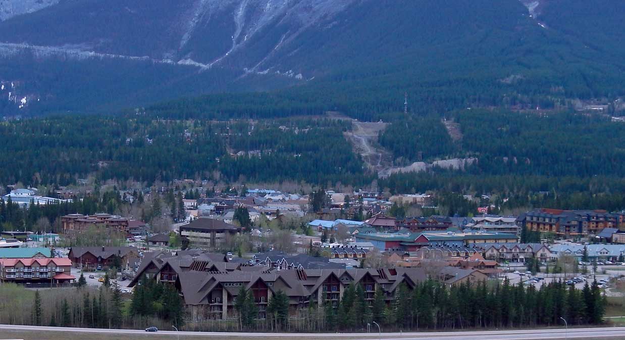 header-canmore-night