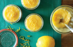 Mini Cheesecakes Topped with Lemon Curd