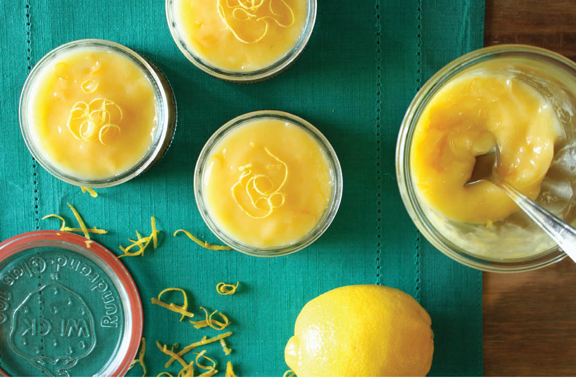 Mini Cheesecakes Topped with Lemon Curd
